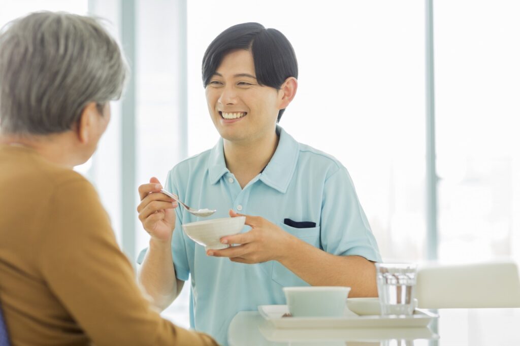 介護職の性別の違いを強みと弱みで徹底解説（男性ヘルパー）