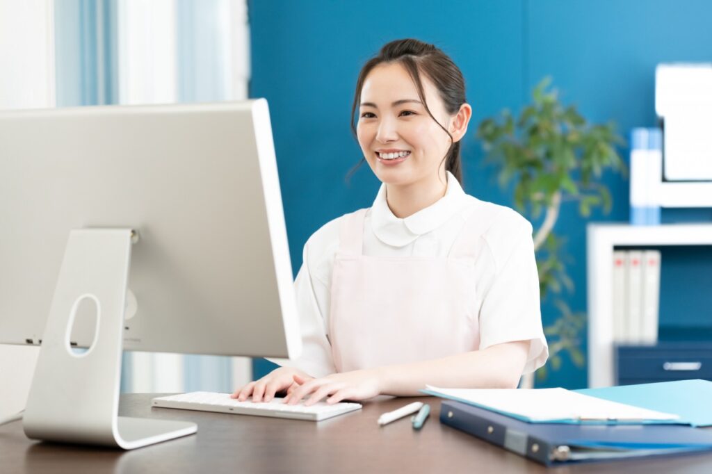 動画マニュアルがある介護ソフト3選｜マニュアルの教育効果も合わせて解説