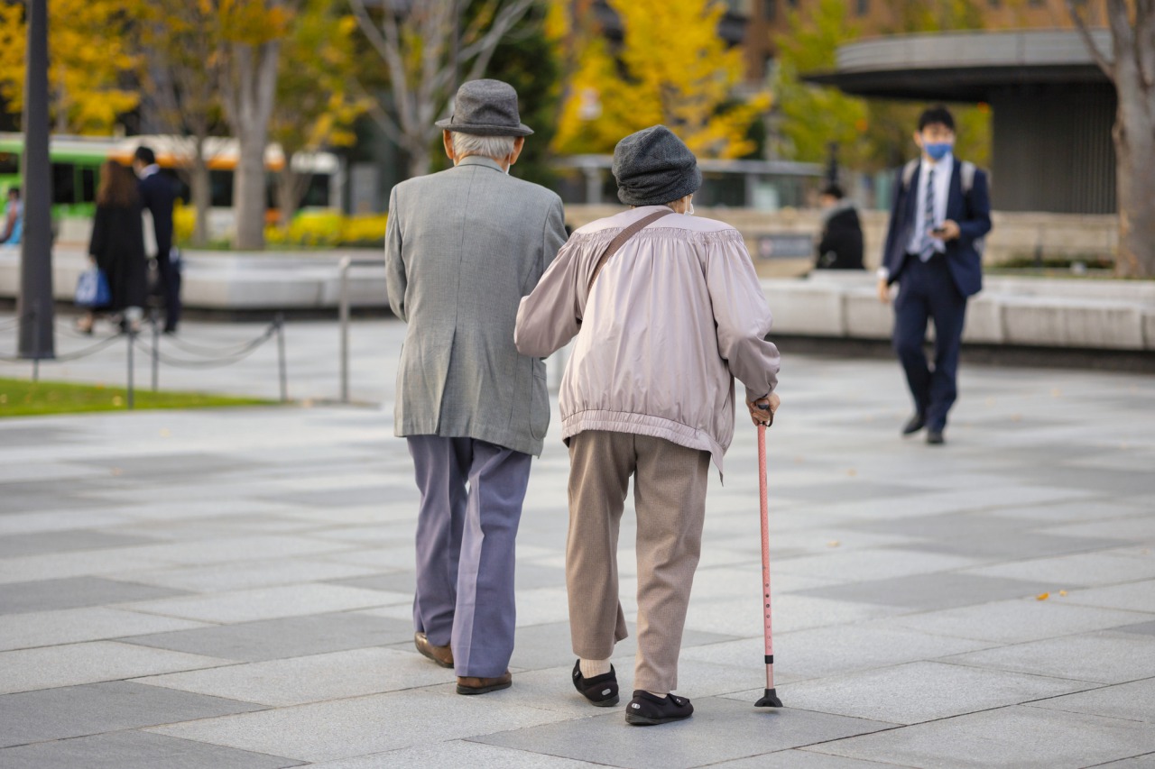 The problem of elderly people caring for elderly people_4 (1)