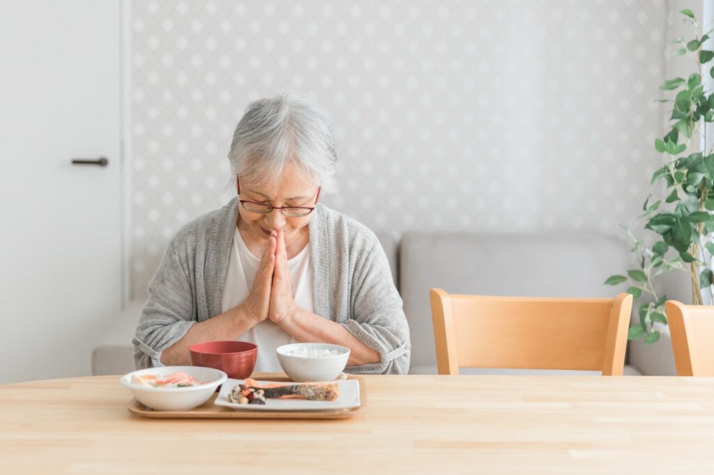 デイサービスの食事って？スムーズに提供するポイントも併せて紹介