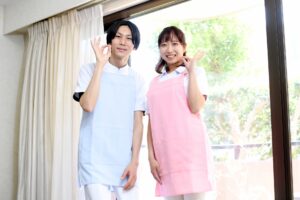 老健(介護老人保健施設)の人員配置基準を満たすのは難しい？解決策や見守りシステム紹介